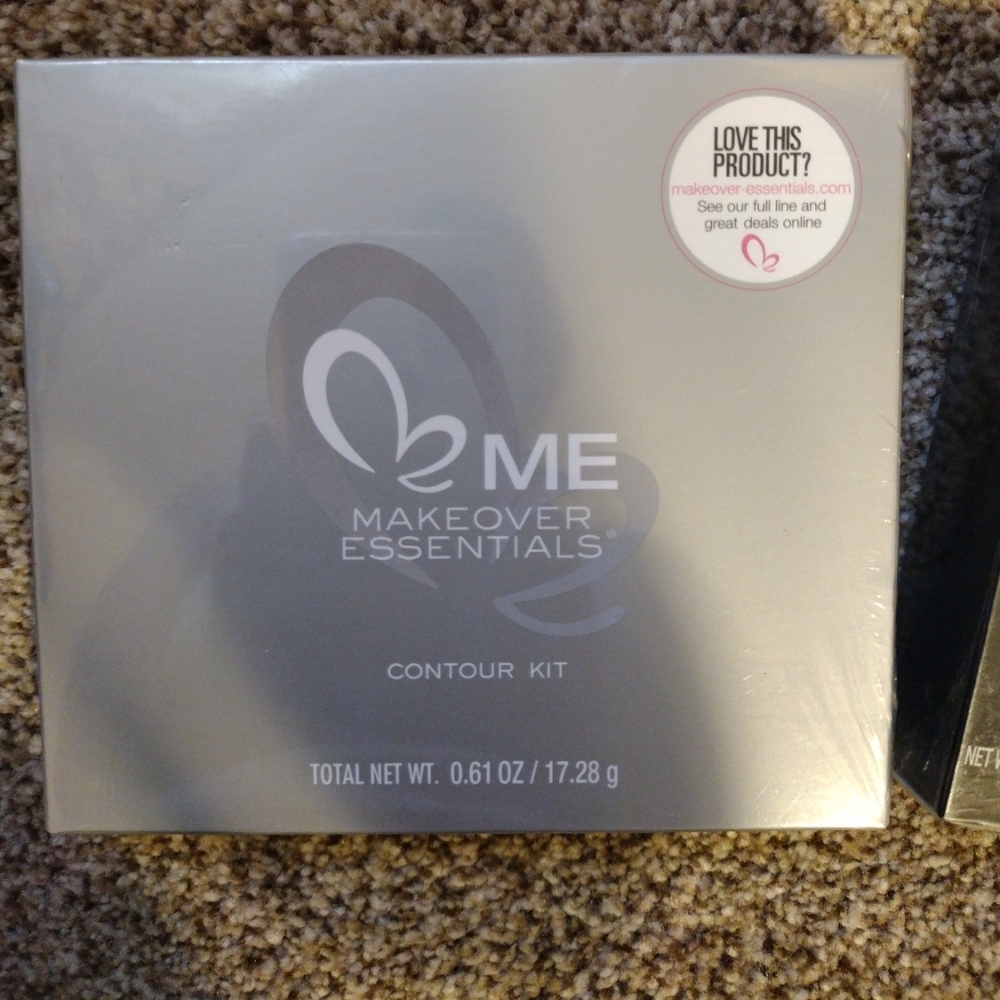 ME Makeover Essentials contour kit with mirror+ Face Primer